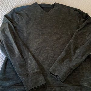 Lululemon Mens L vneck